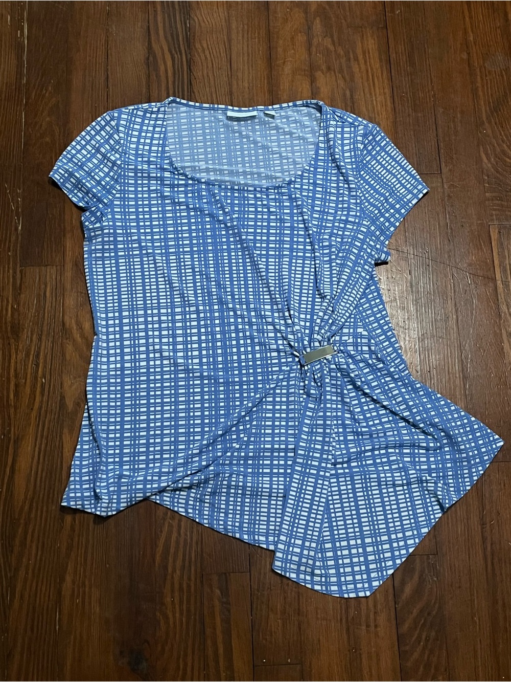 New York & Company Blue Patterned Short Sleeve Women's Top with Side Ring Detail